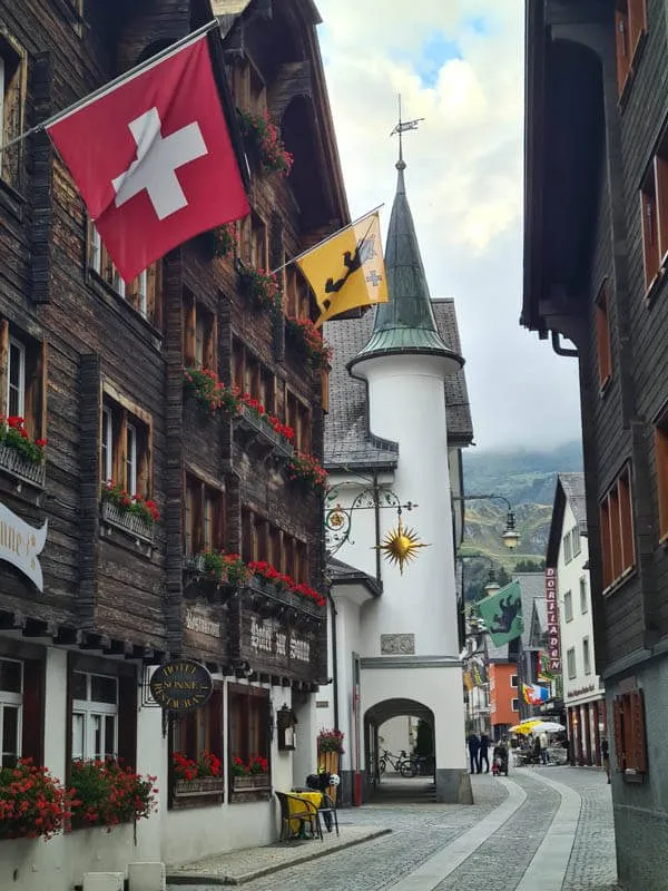Hidden Swiss Alpine Journey – Scenic Trains & Lakes — photo 5